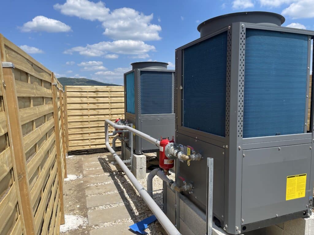 heat pump vs solar water heater UAE