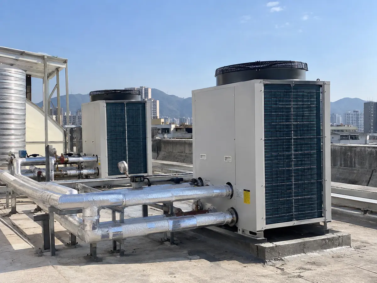 Rooftop heat pump hydronic plant with multiple outdoor units and insulated pipework